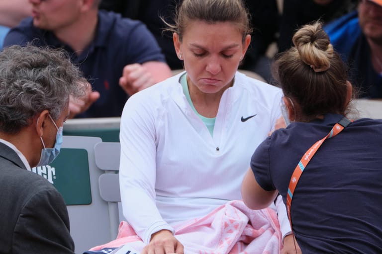 Simona Halep: Die frühere Nummer eins der Tenniswelt hatte bei ihrem Zweitrundenmatch mit einer Panikattacke zu kämpfen.