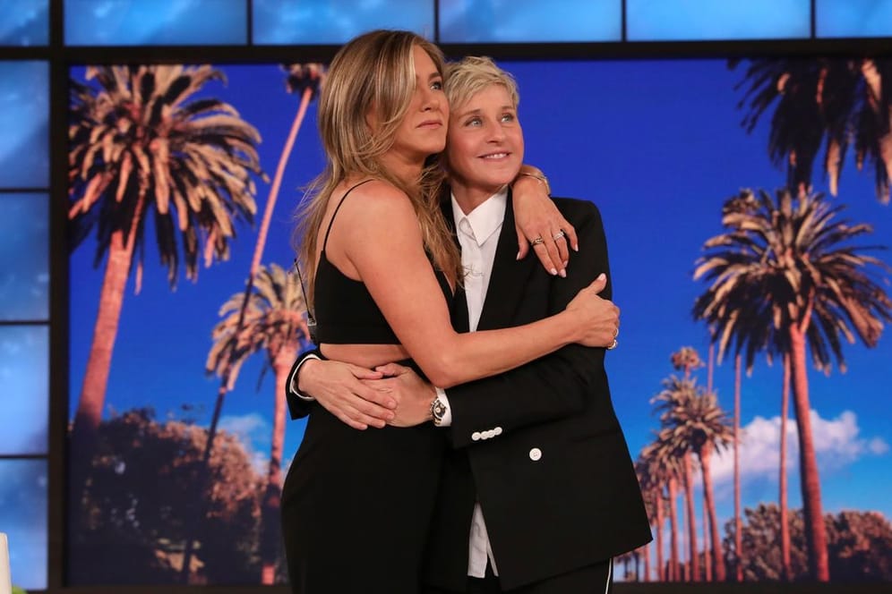 Ellen DeGeneres (r) mit Jennifer Aniston in der letzten Talkshow.