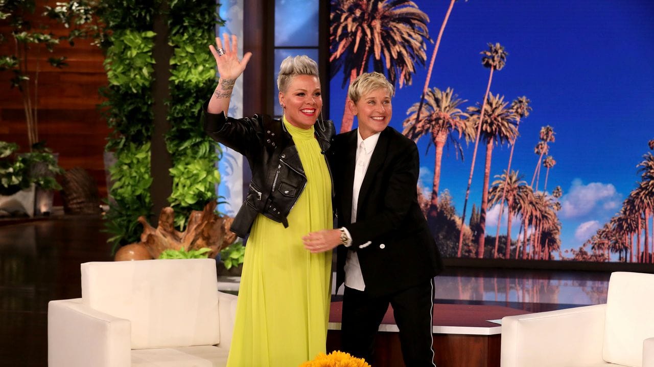Sängerin Pink (l) mit Talkshow-Moderatorin Ellen DeGeneres in der letzten Folge der Show.