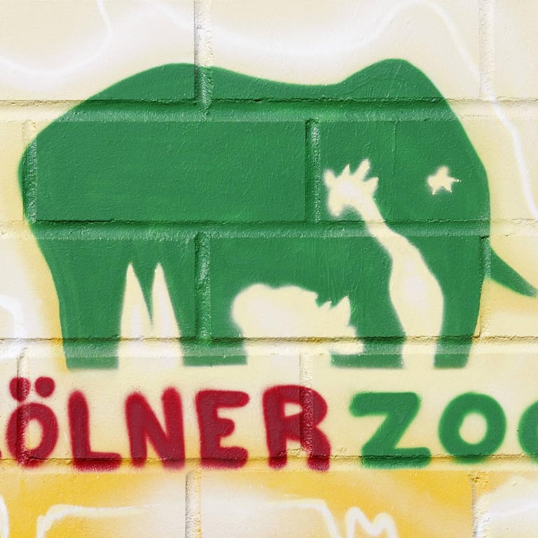Das Logo des Kölner Zoos als Graffito: Der Tierpark erhöht 2022 deutlich die Preise.