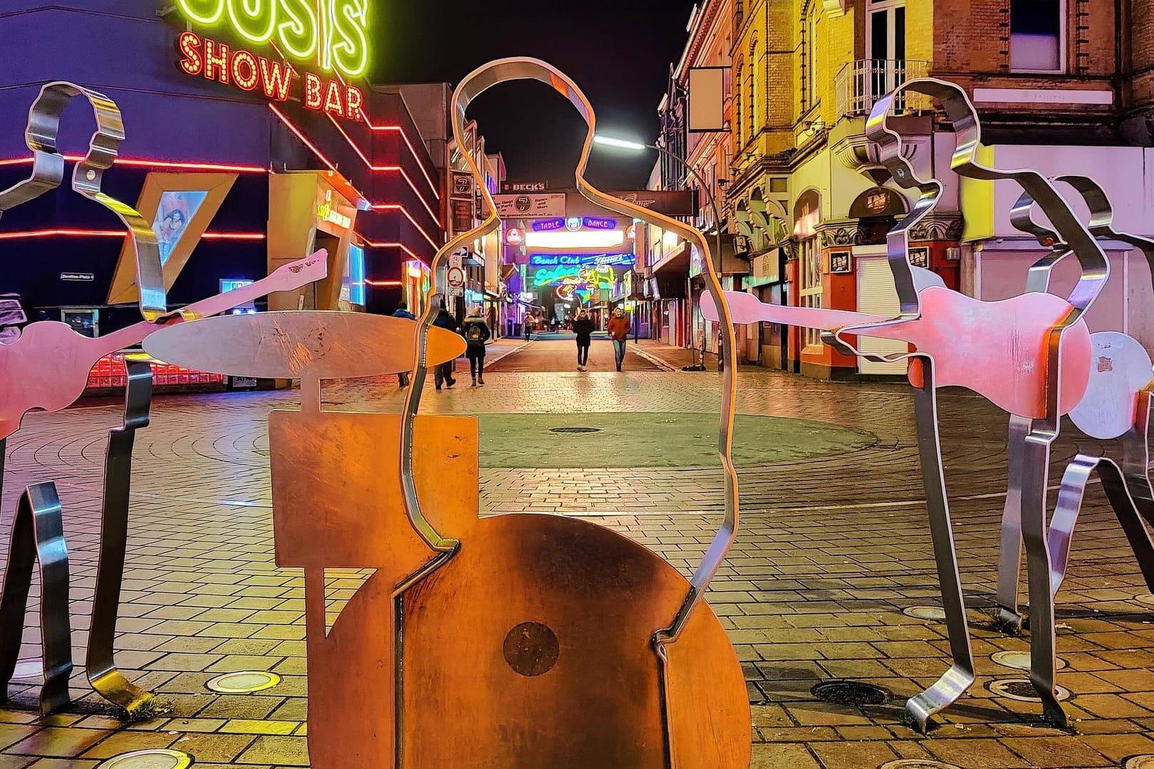 Beatles Metallfiguren auf dem Beatles-Platz (Archivbild): Die "Fab Four"-Tour bietet viele Informationen über die Geschichte der Band.