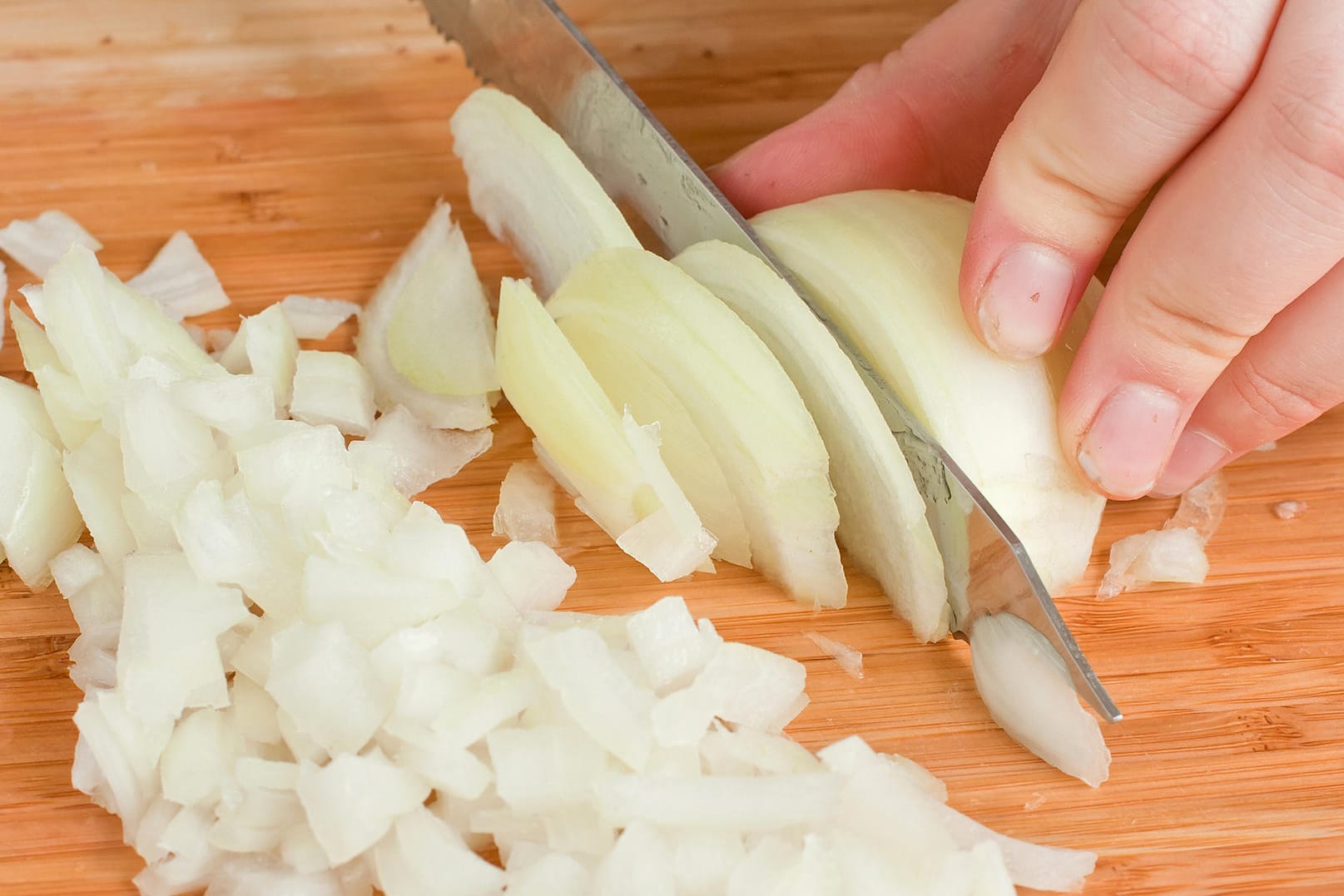 Zwiebeln: Das Schneiden ist für viele mit Tränen verbunden.