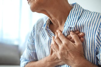 Broken-Heart-Syndrom: Alle Anzeichen der Erkrankung deuten zunächst auf einen Herzinfarkt hin.