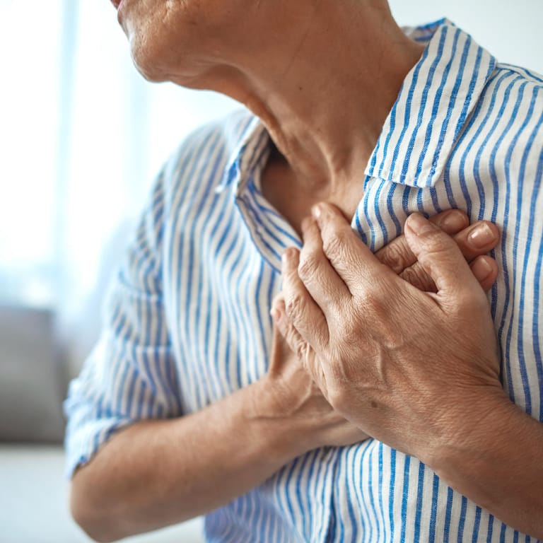Broken-Heart-Syndrom: Alle Anzeichen der Erkrankung deuten zunächst auf einen Herzinfarkt hin.