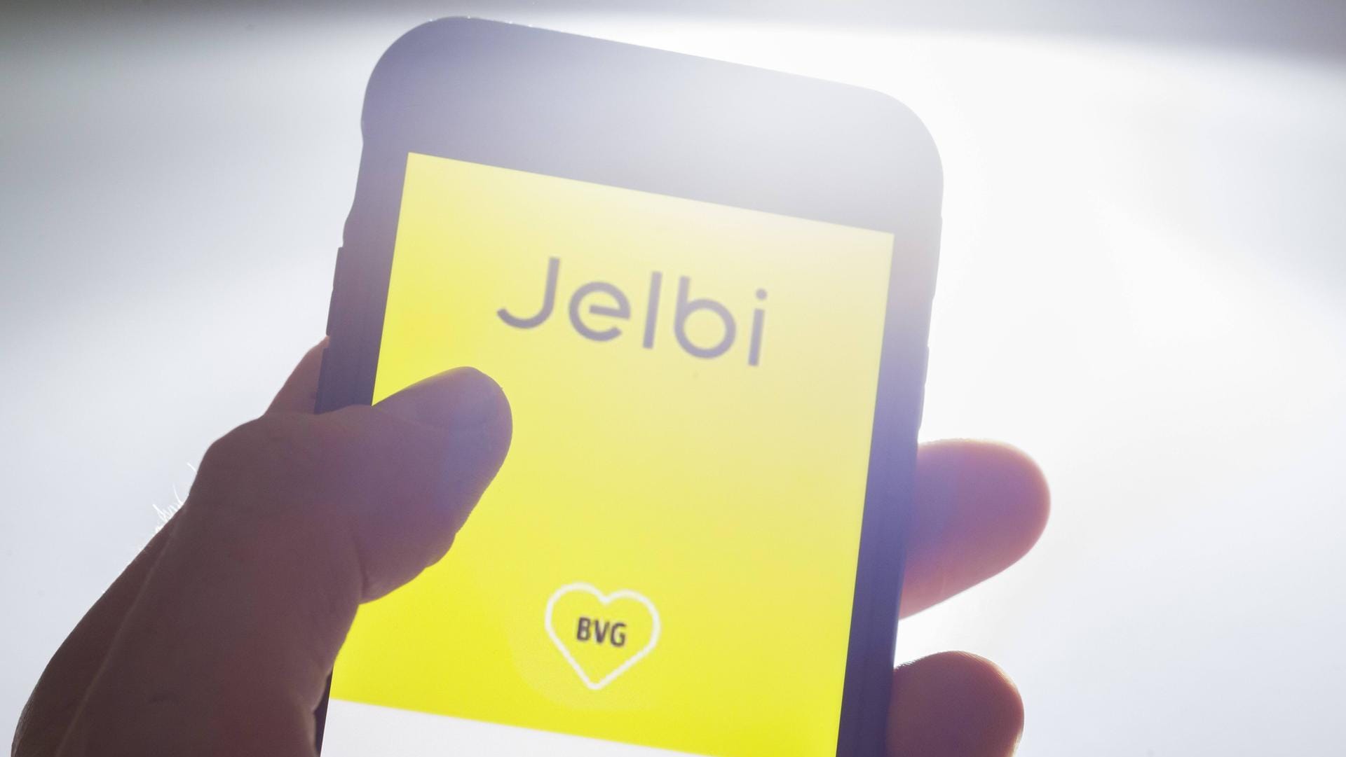 Symbolfoto Das Logo von Jelbi wird auf eiDas Logo der Jelbi-App (Symbolfoto): Das Angebot der Mobilitätsplattform der BVG soll erweitert werden.nem Smartphone angezeigt Berlin 27 02 2019 Berlin Deut Symbolfoto Das Logo von Jelbi wird auf eiDas Logo der Jelbi-App (Symbolfoto): Das Angebot der Mobilitätsplattform der BVG soll erweitert werden.nem Smartphone angezeigt Berlin 27 02 2019 Berlin Deut