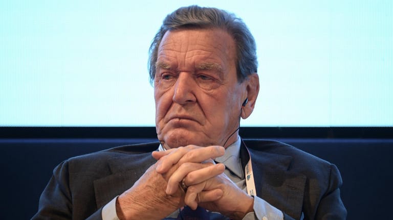 Altkanzler Gerhard Schröder (Archiv): Wegen seiner engen Beziehungen zu Russland steht der SPD-Politiker in der Kritik.