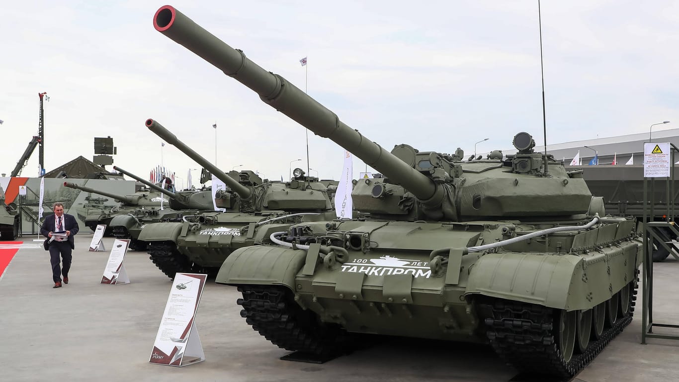 Russische Panzer vom Typ T-62 bei einer Ausstellung in Moskau 2020: "Alt, aber immer noch tödlich".