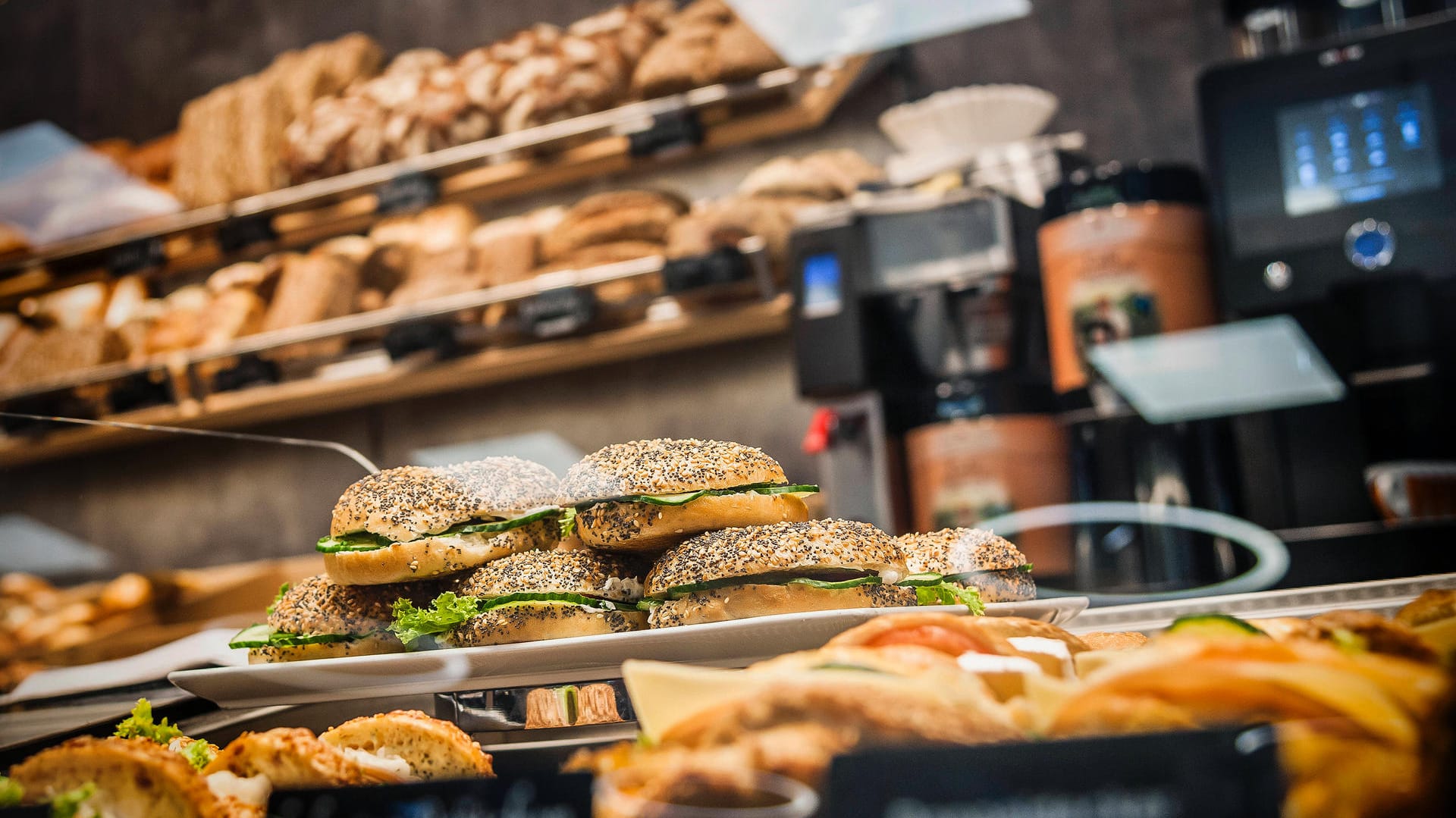 Backwaren (Symbolbild): Münzen und Scheine sind in einer Bäckerei in Nürnberg unerwünscht. Backwaren (Symbolbild): Münzen und Scheine sind in einer Bäckerei in Nürnberg unerwünscht.