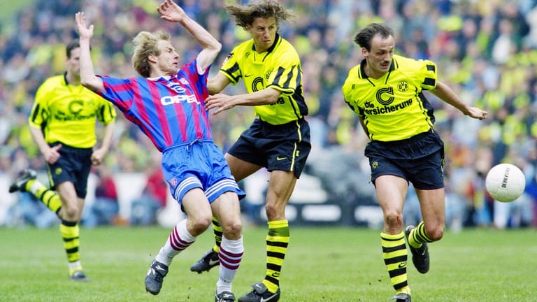Wolfgang Feiersinger (m.) im Zweikampf mit Jürgen Klinsmann (l.): Er ist der erste Österreicher, der die Champions League gewann - doch nur als Zuschauer.