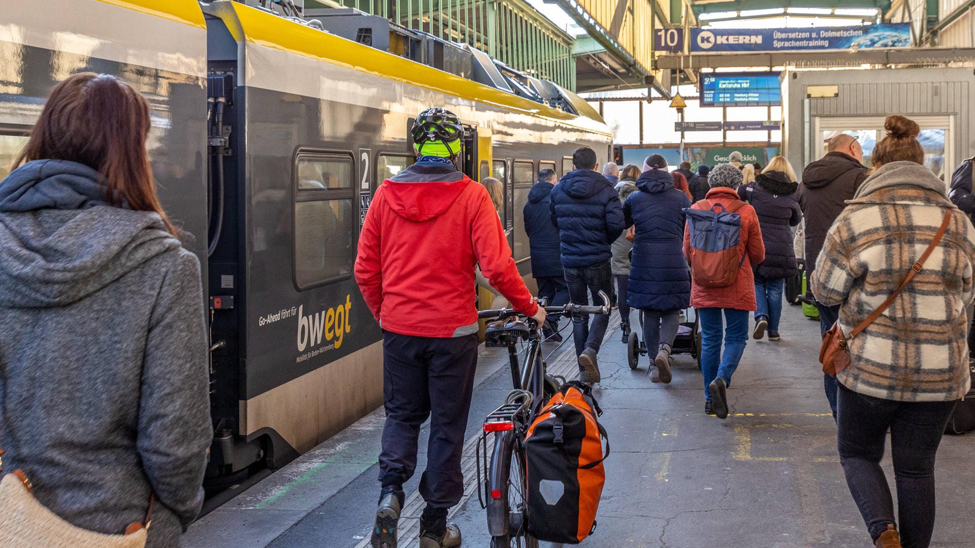 Der Stuttgarter Hauptbahnhof (Symbolfoto): Der Andrang auf das 9-Euro-Ticket- soll riesig werden.