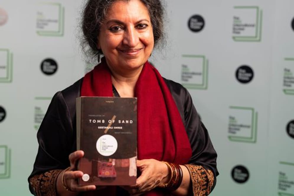 Die indische Autorin Geetanjali Shree gewann für "Tomb of Sand" den International Booker Prize.