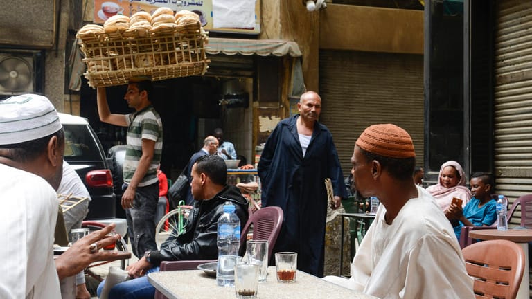 Brot für die Ägypter: Das Grundnahrungsmittel wird bisher stark subventioniert, höhere Preise gelten als möglicher Aulöser von Unruhen. Und das Land ist stark auf Import angewiesen.