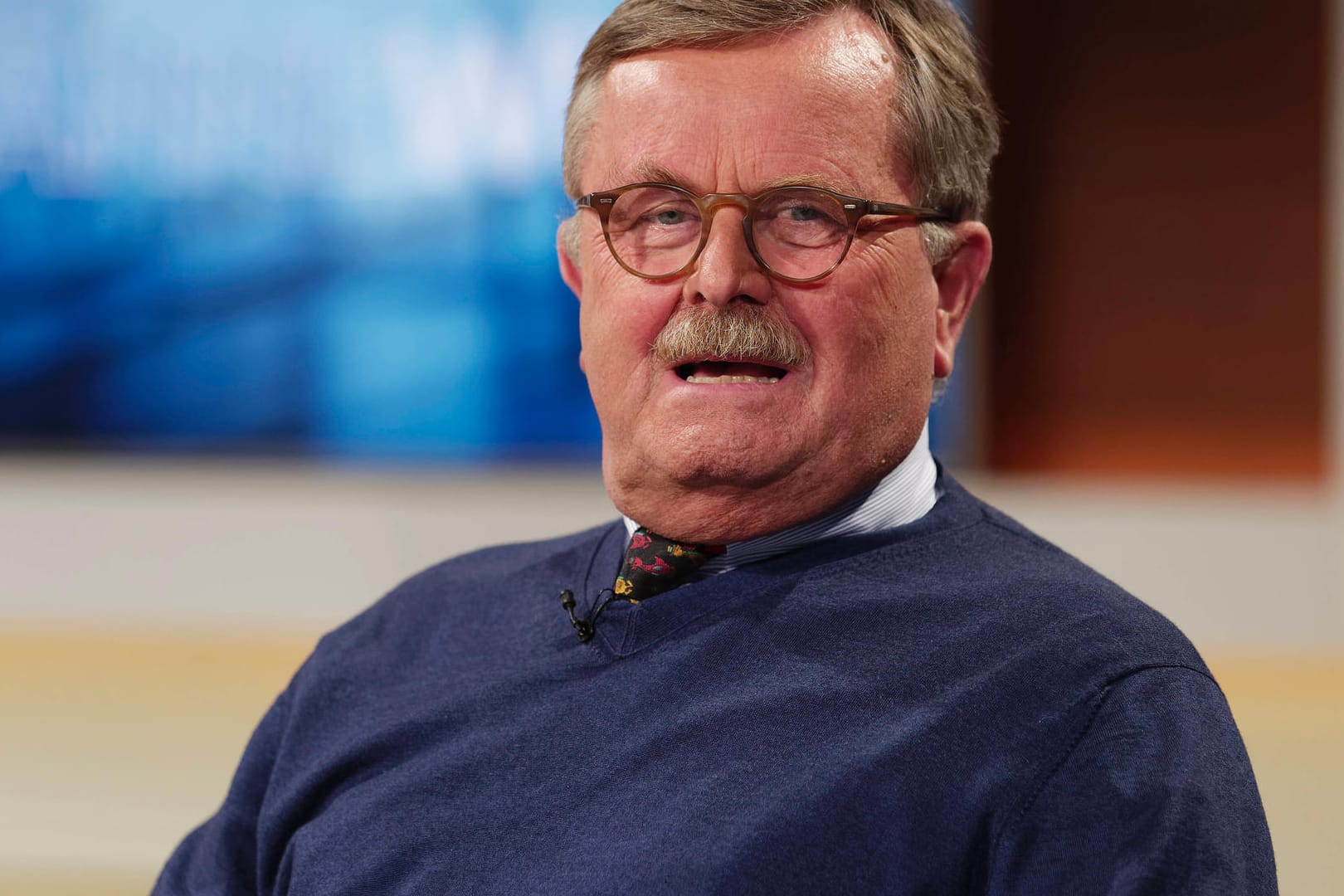 Frank Ulrich Montgomery in einer Talkshow (Archivbild): Der Vorsitzende des Weltärztebundes will einen Corona-Notfallplan.