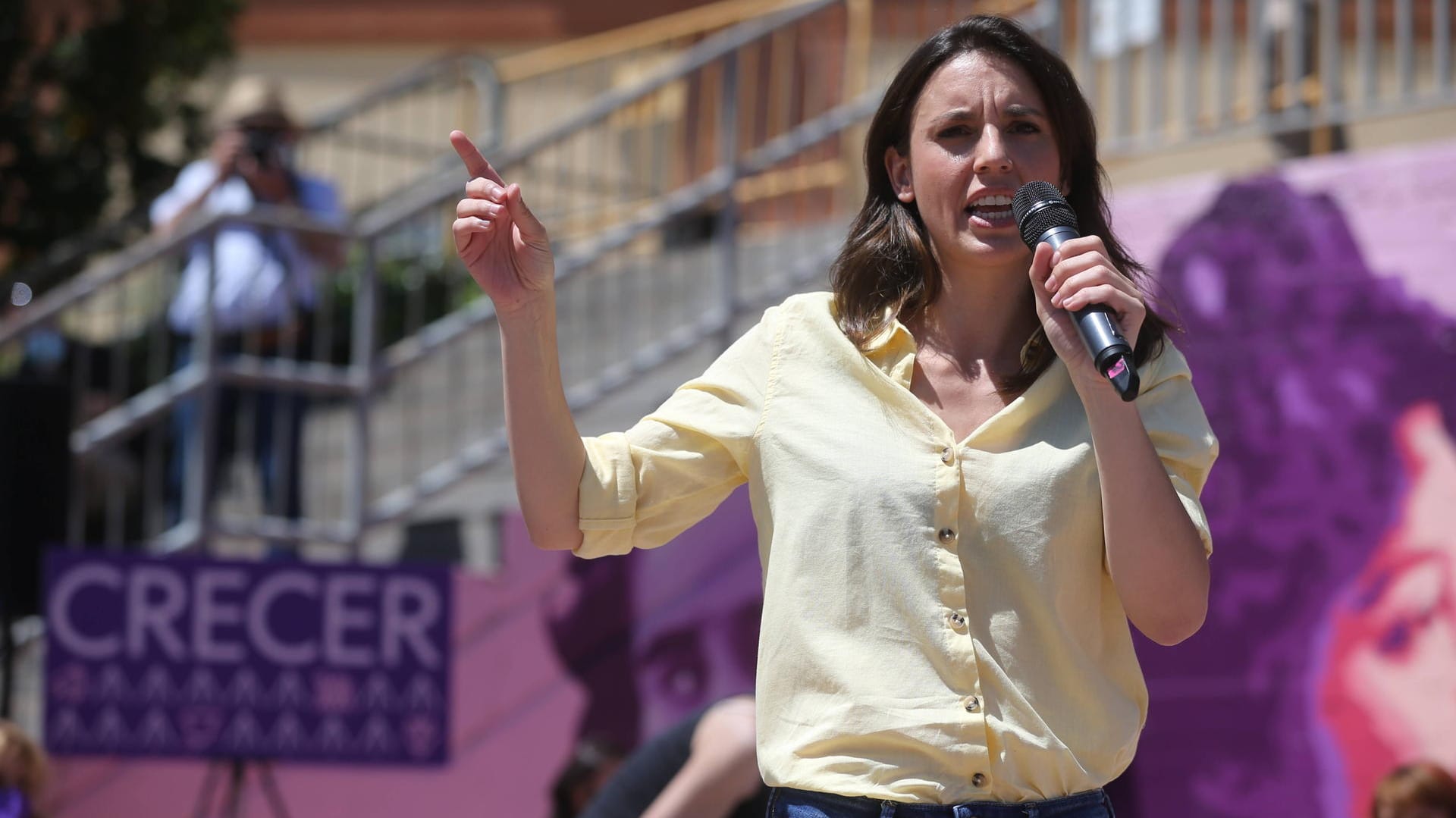 Spaniens Gleichstellungsministerin Irene Montero (Archivbild): "Die feministische Bewegung schreibt Geschichte in Spanien." Spaniens Gleichstellungsministerin Irene Montero (Archivbild): "Die feministische Bewegung schreibt Geschichte in Spanien."