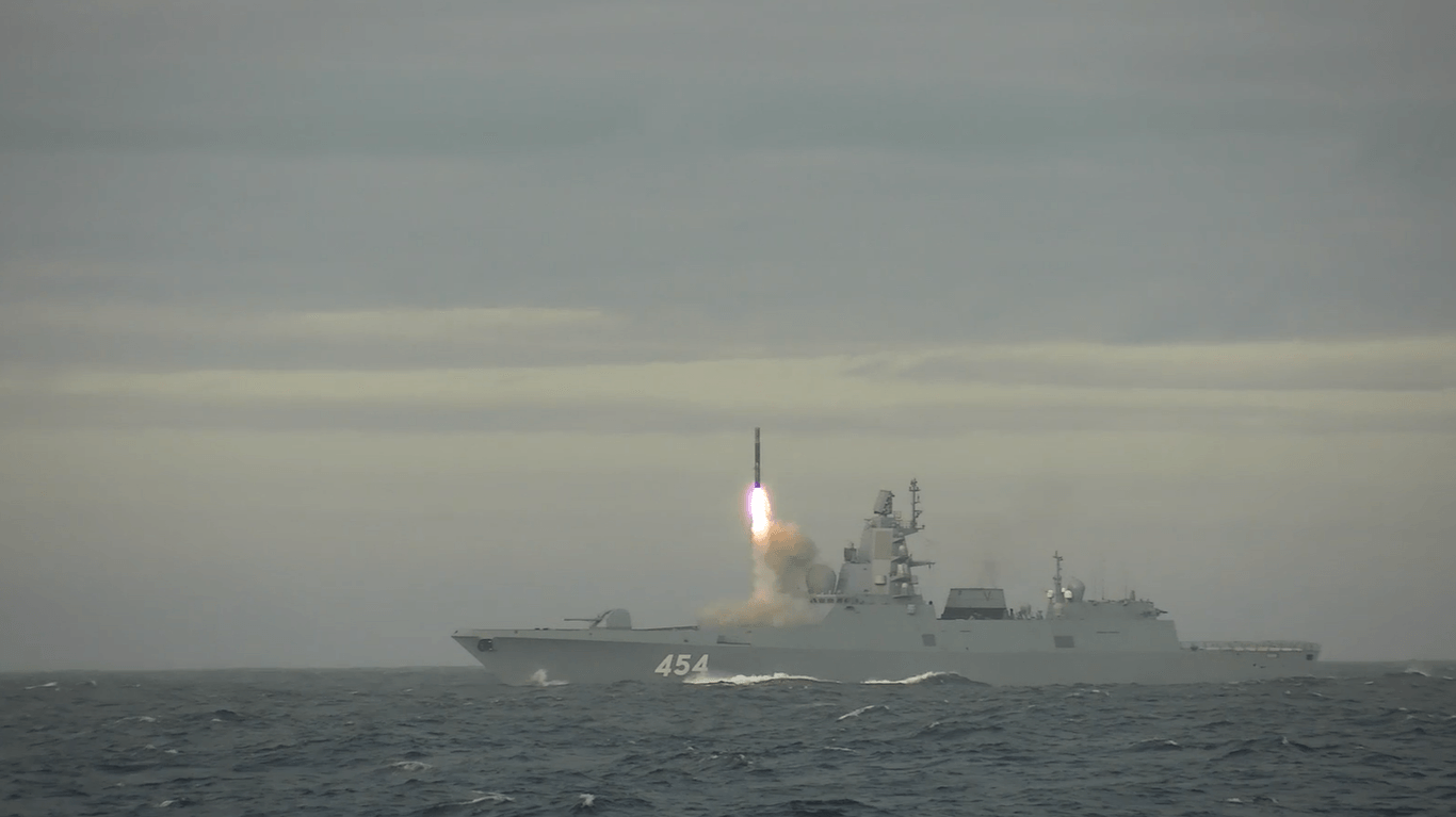 Ein vom russischen Verteidigungsministerium verbreitetes Video soll den Start der Zirkon-Rakete zeigen.