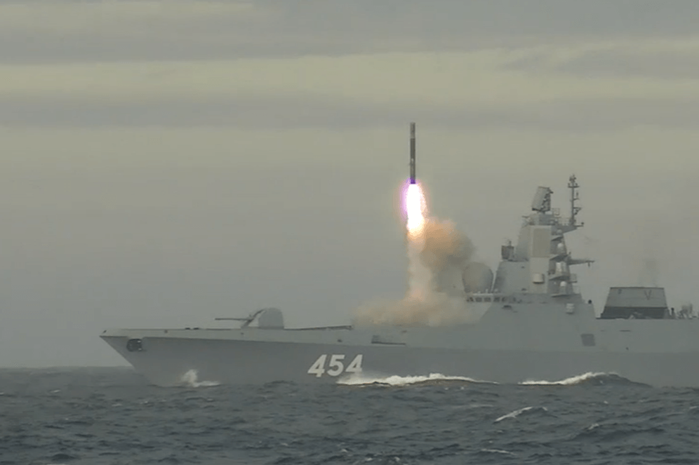 Ein vom russischen Verteidigungsministerium verbreitetes Video soll den Start der Zirkon-Rakete zeigen.