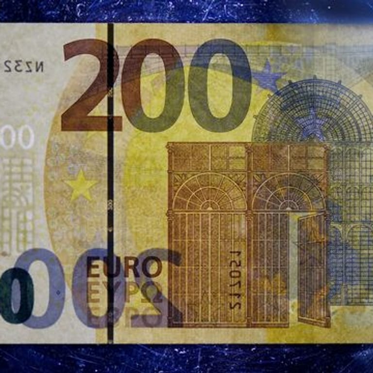 200-Euro-Banknoten (Symbolbild): Die Polizei ruft mögliche Finder auf, das Geld zurückzugeben.