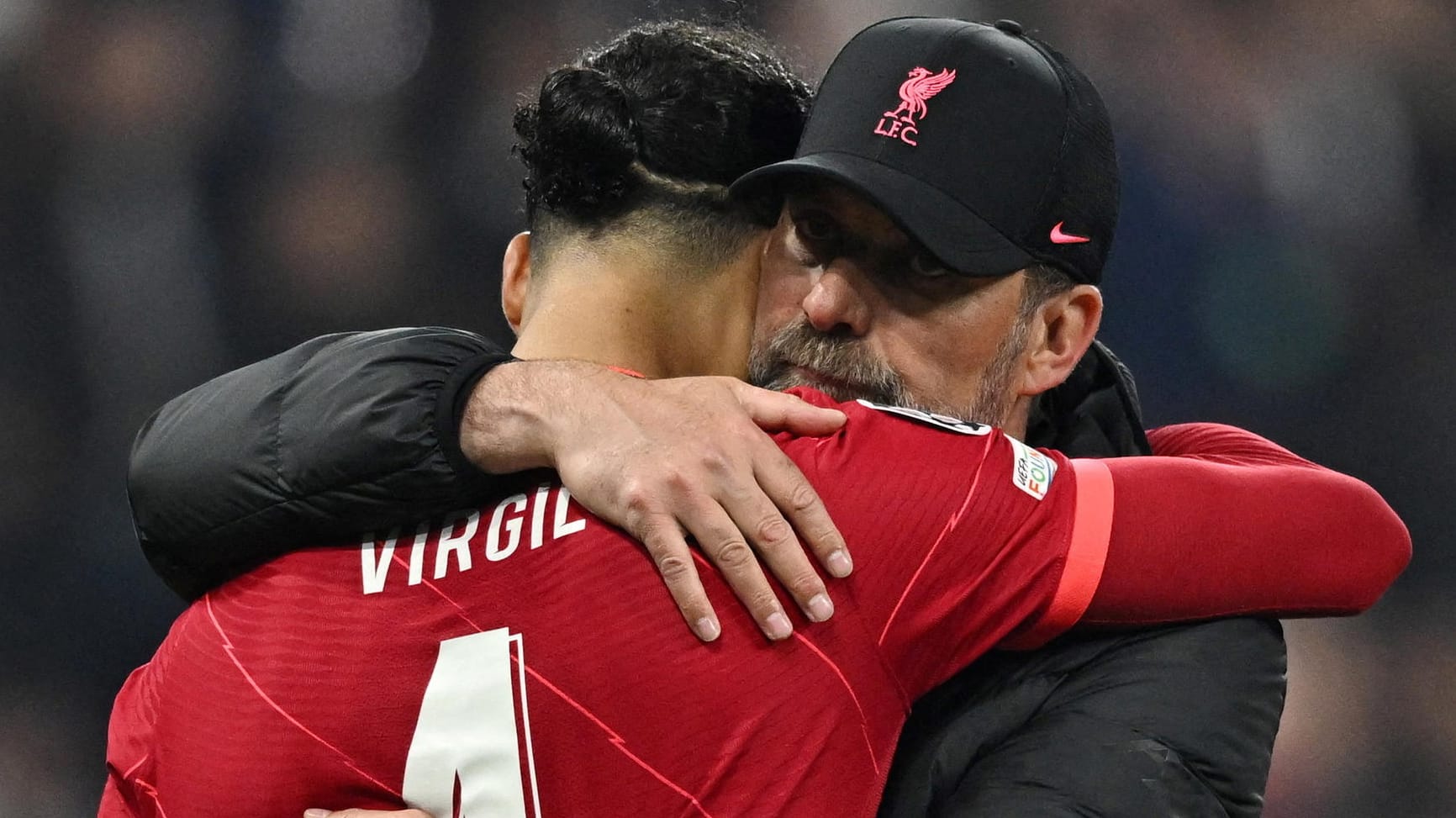 Liverpool-Trainer Klopp (r.) und Kapitän van Dijk nach der Partie: Untröstlich.