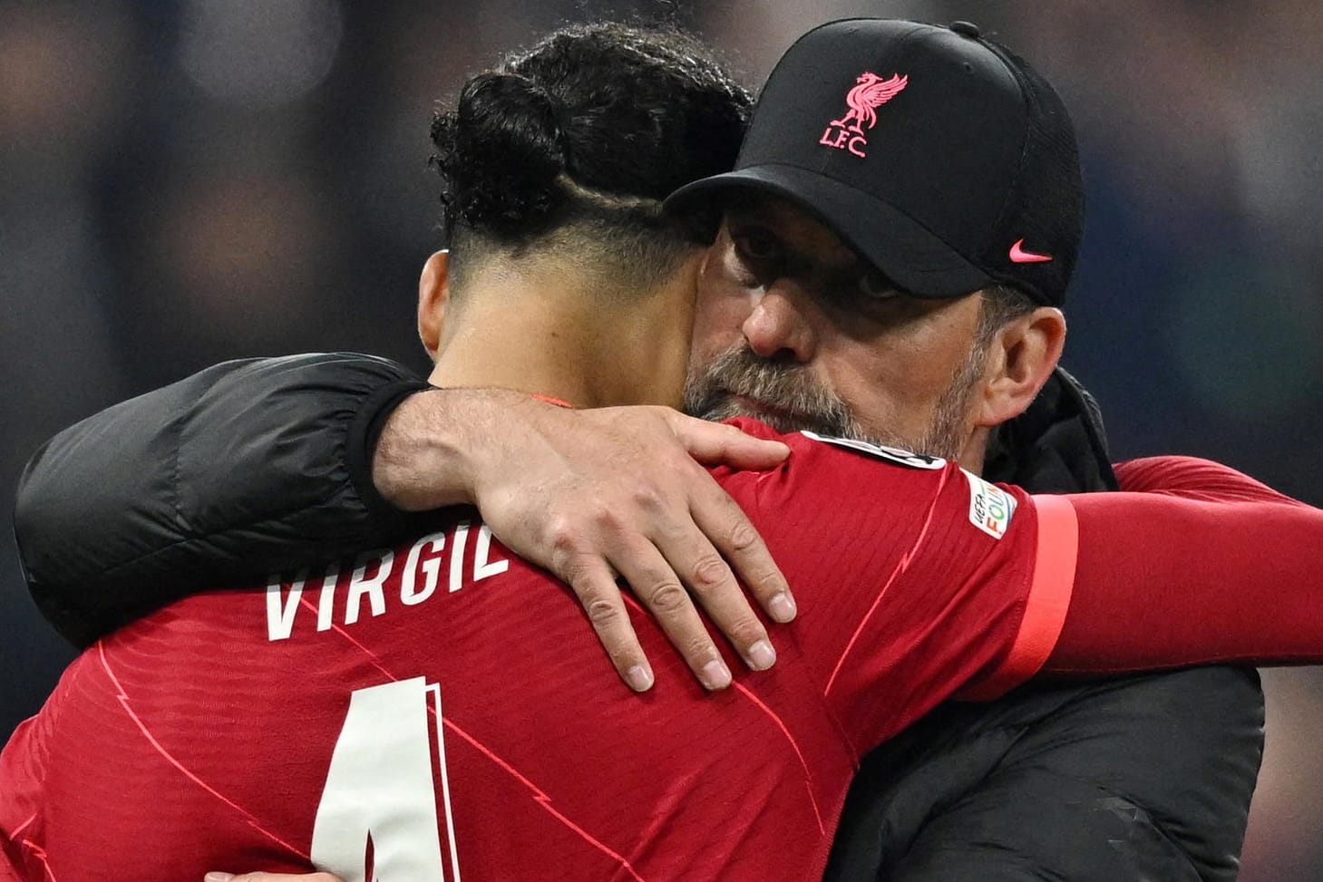 Liverpool-Trainer Klopp (r.) und Kapitän van Dijk nach der Partie: Untröstlich.