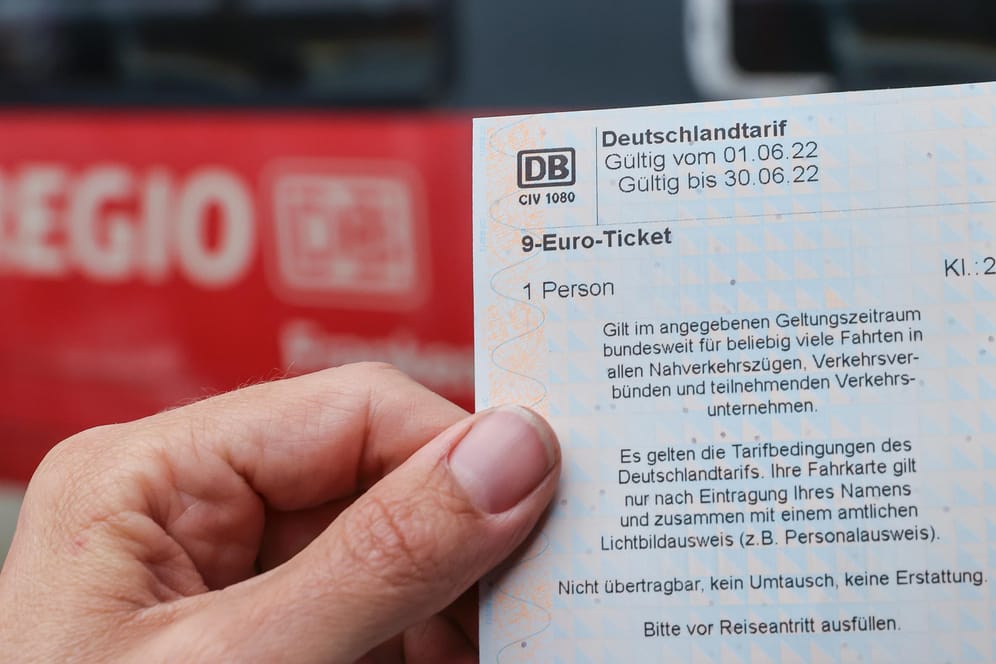 Ein Fahrschein für ganz Deutschland zum Spartarif. Das 9-Euro-Ticket gilt nach dem Kauf für einen Monat.