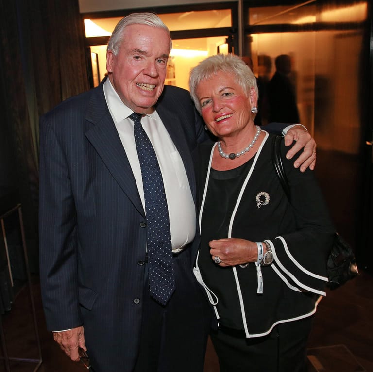Klaus-Michael Kühne und Frau Christine auf einer Veranstaltung (Archivbild): Der Hamburger war schon HSV-Investor, Unterstützer der Elbphilharmonie und er hält Anteile an Hapag-Lloyd.