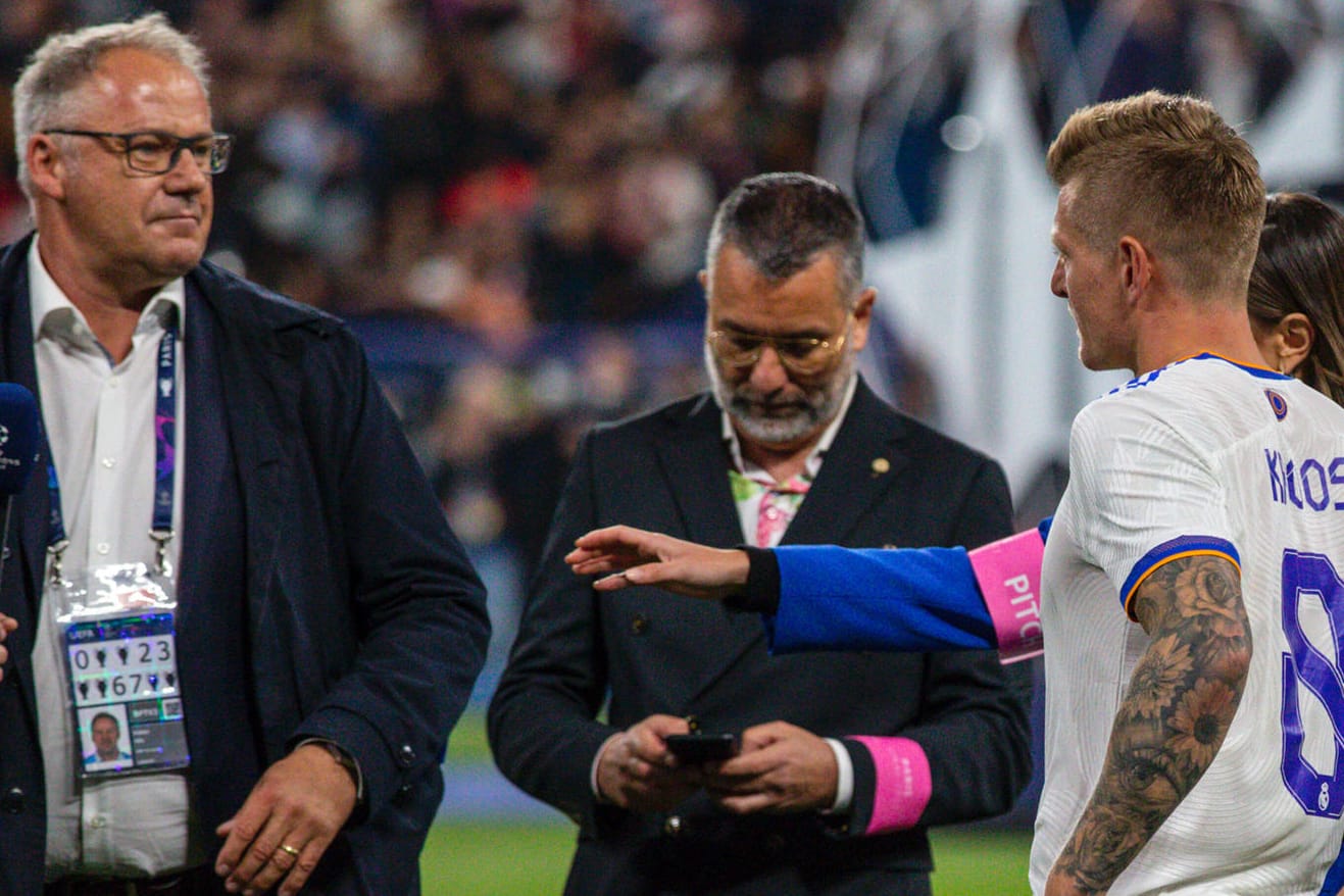 Kaben (li.) und Kroos nach dem Champions-League-Finale: Unwürdiger Austausch.