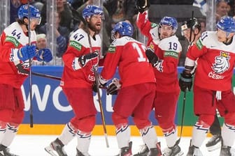Freude über Bronze: Tschechiens Eishockey-Cracks feiern den Sieg über die USA.