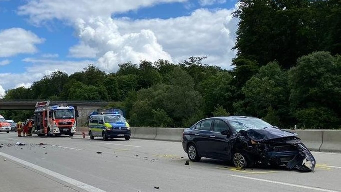 Unfall auf A4, nahe Erfurt: Nach der schweren Kollision war die Fahrbahn stundenlang gesperrt.