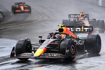 Vorne im Crashrennen: Sergio Perez vor seinem Teamkollegen Max Verstappen auf der Strecke in Monaco.