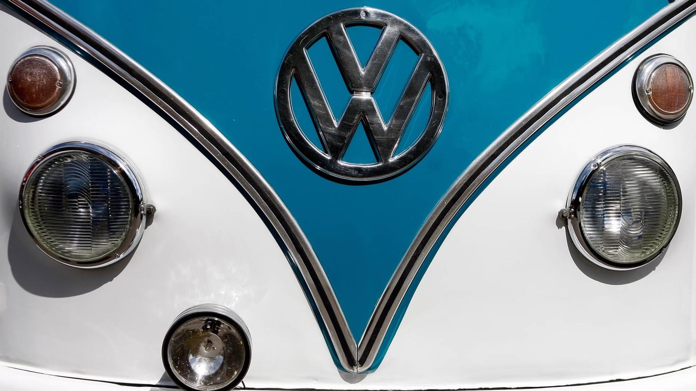 VW-Logo (Symbolbild): In Brasilien soll der Konzern zwischen 1974 und 1986 Leiharbeiter in schwerem Ausmaß ausgebeutet haben.