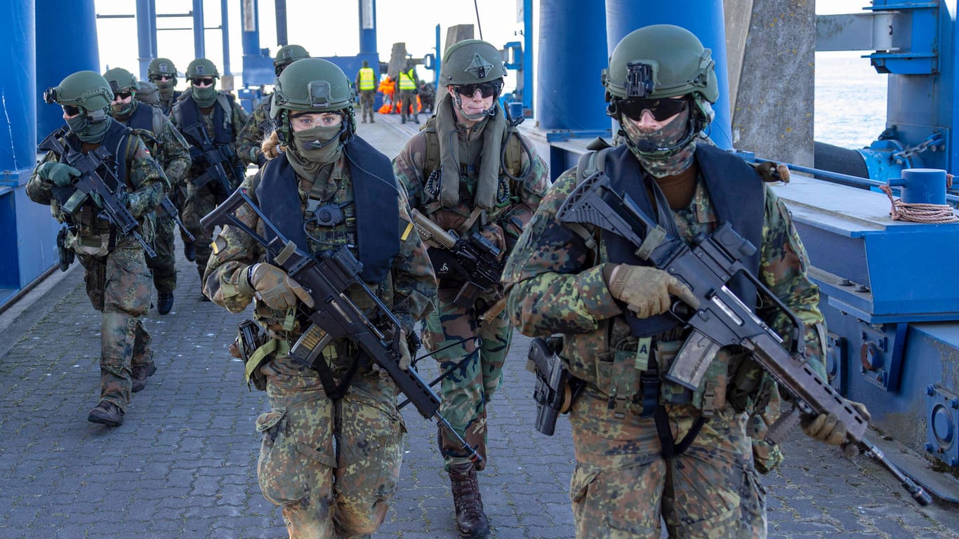 Soldaten des Seebataillons der Deutschen Marine: Die Bundeswehr wird mit 100 Milliarden aufgerüstet.