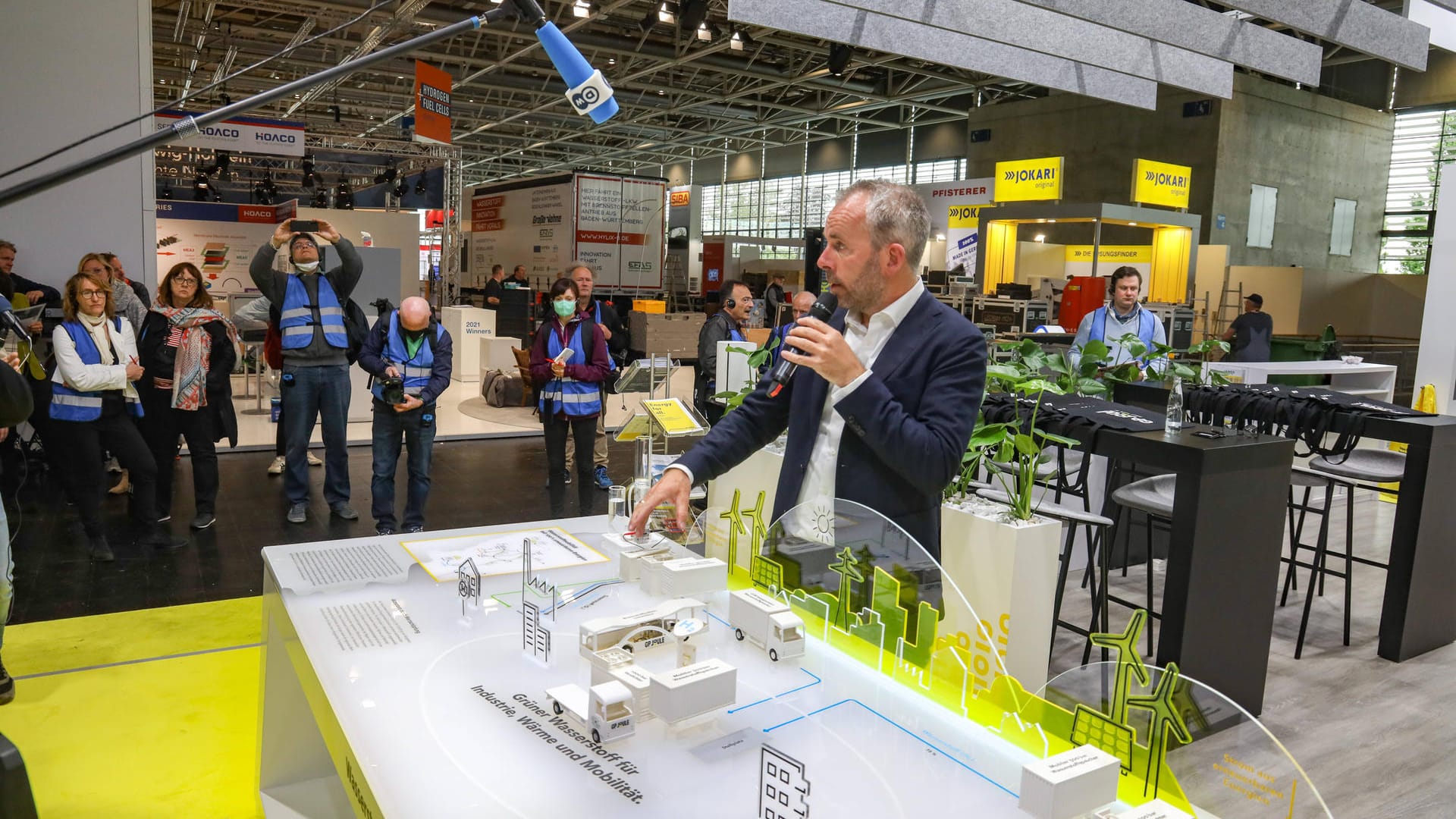 Beim Start der Messe Hannover werden neue Technologien für grünen Wasserstoff präsentiert (Archivbild): Die Industriemesse ist für viele Unternehmen wichtig. Beim Start der Messe Hannover werden neue Technologien für grünen Wasserstoff präsentiert (Archivbild): Die Industriemesse ist für viele Unternehmen wichtig.