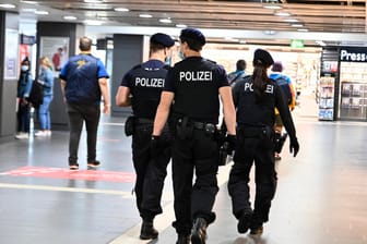 Polizei am Essener Hauptbahnhof (Archivbild): Die Beamten mussten eine Schlägerei beenden.