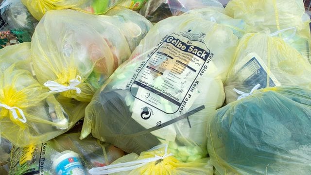 In Deutschland fehlen in vielen Kommunen derzeit immer wieder die sogenannten Gelben Säcke zur Entsorgung von Verpackungsmüll.