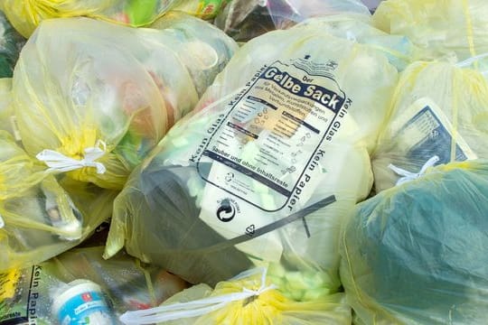 In Deutschland fehlen in vielen Kommunen derzeit immer wieder die sogenannten Gelben Säcke zur Entsorgung von Verpackungsmüll.