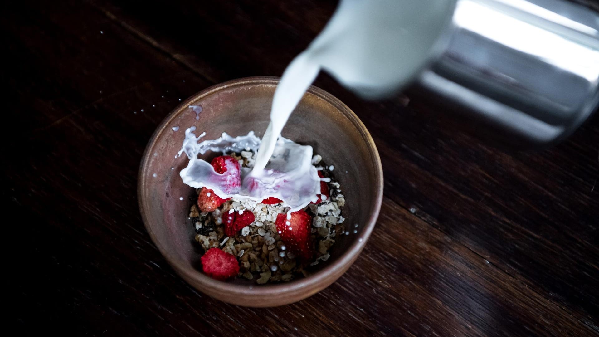 Weltmilchtag: "Essen und Trinken haben eine Stellvertreterfunktion übernommen - mit dem groben Schema "Müsli ist Weltrettung" und "Steak steht für Selbstoptimierung".