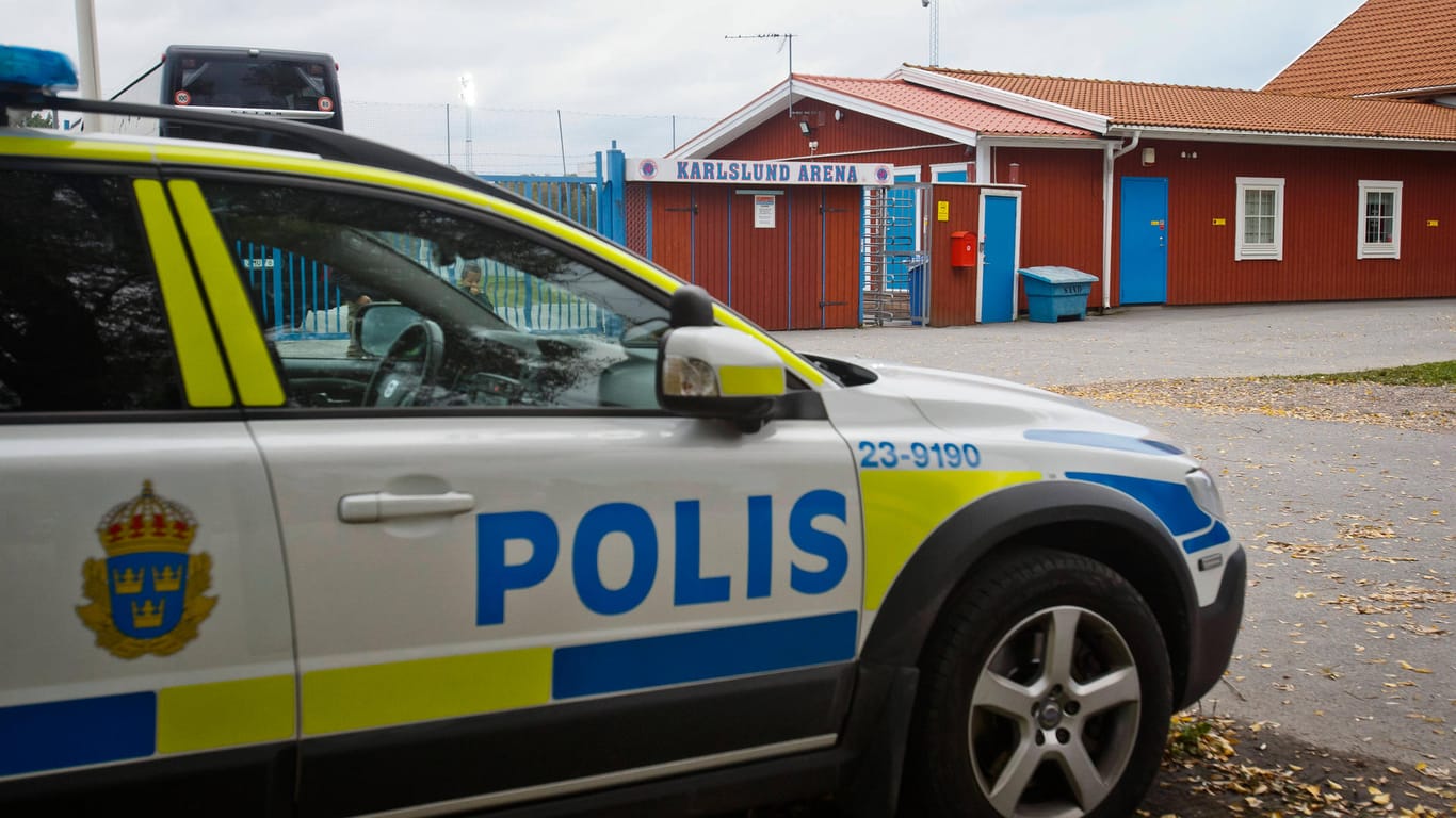 Ein Polizeiauto in Schweden (Archivbild): In Örebro wurden zwei junge Männer umgebracht.