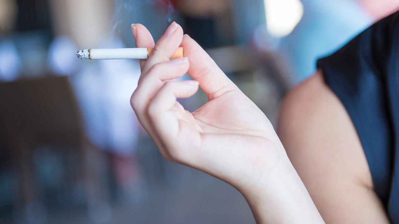 Tabakkonsum: Lungen- und Bronchialkrebs ist eine sehr typische Krankheit bei Rauchern und Raucherinnen.