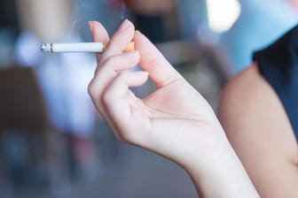 Tabakkonsum: Lungen- und Bronchialkrebs ist eine sehr typische Krankheit bei Rauchern und Raucherinnen.