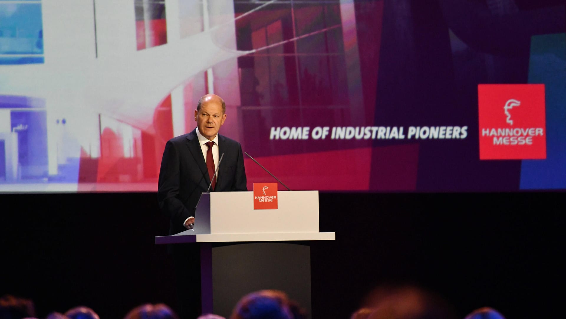 Bundeskanzler Scholz bei der Hannover Messe 2022: Die diesjährige Messe wird von vielen Katastrophen begleitet.