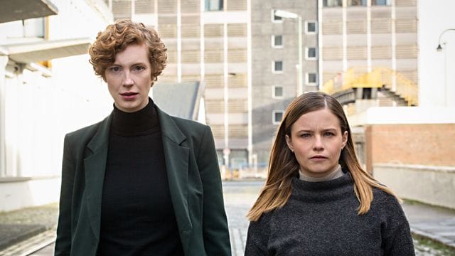 Linda Selb (Luise Wolfram, l) und Liv Moormann (Jasna Fritzi Bauer) im "Tatort: Liebeswut".