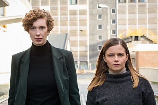 Linda Selb (Luise Wolfram, l) und Liv Moormann (Jasna Fritzi Bauer) im "Tatort: Liebeswut".