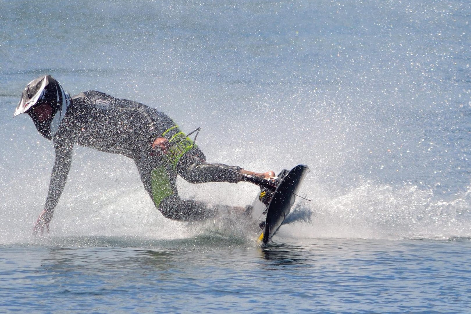 Jetsurfen: Vor allem die Westküste bei Paguera, Magaluf oder Santa Ponsa ist eine gute Adresse für den Adrenalinkick auf dem Mittelmeer.