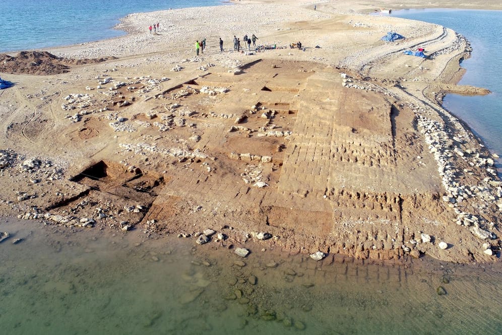 Luftaufnahme der Ausgrabungen von Kemune: 2010 wurde die Stätte in einem Stausee entdeckt.