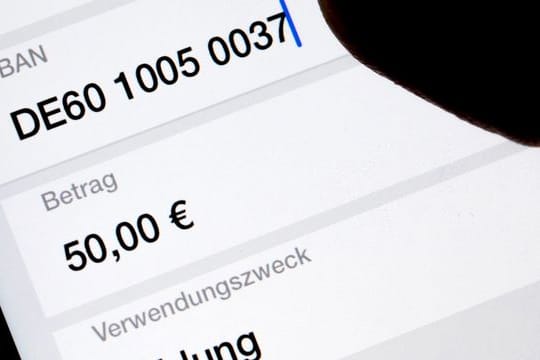 Geldgeschäfte kann man auch mit dem Smartphone erledigen.