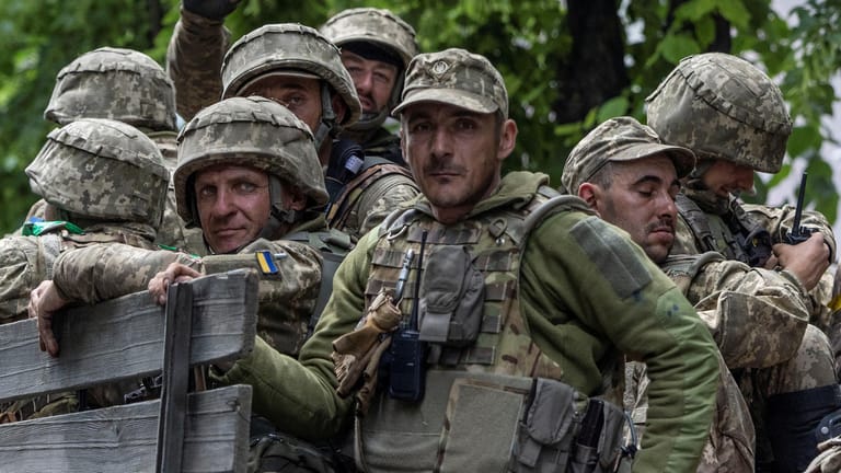 Ukrainische Soldaten im Osten der Ukraine: Die russische Armee ist im Donbass auf dem Vormarsch.