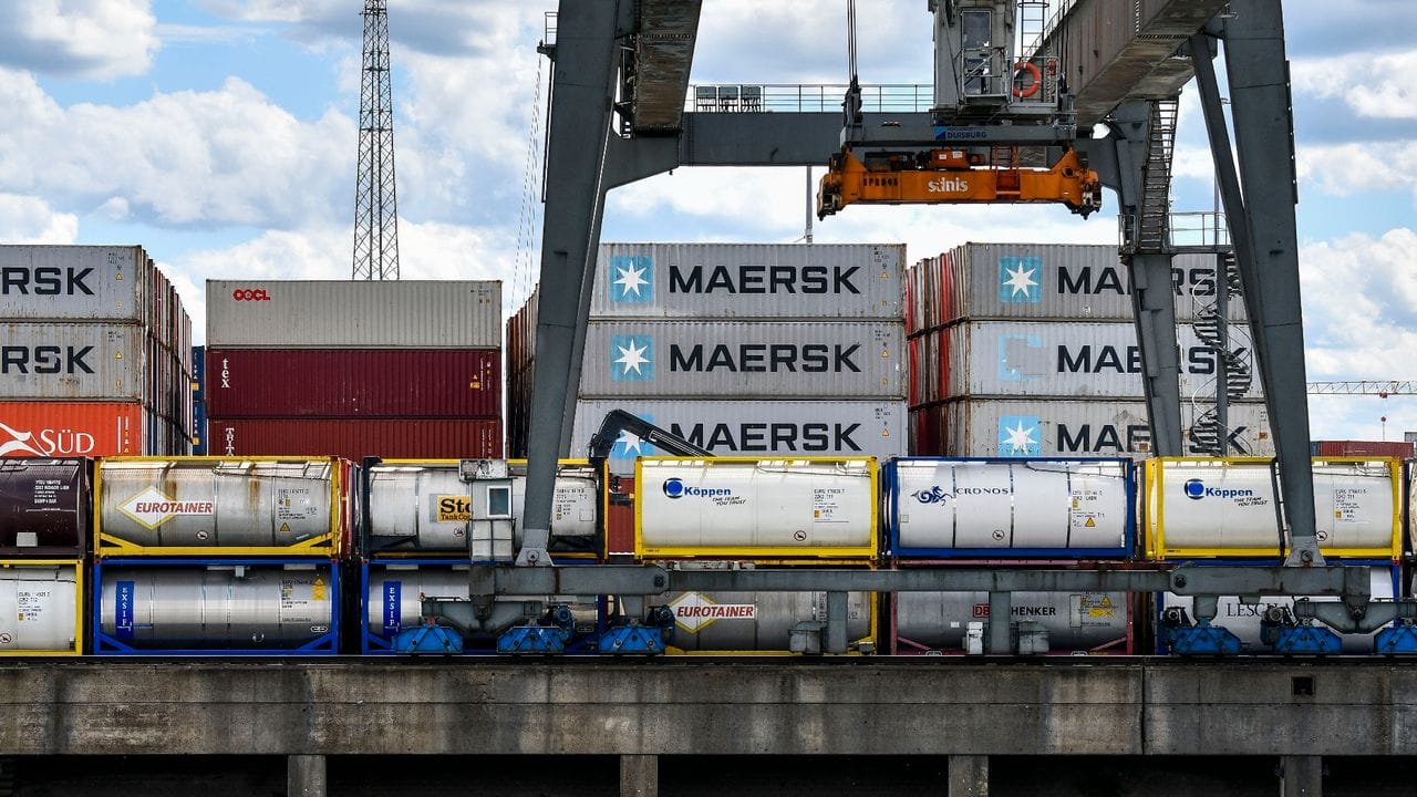 Weizen, Gerste, Roggen, Kohle oder Altmetall: Binnenschiffer transportieren die unterschiedlichsten Güter über das Wasser zu verschiedenen Häfen.