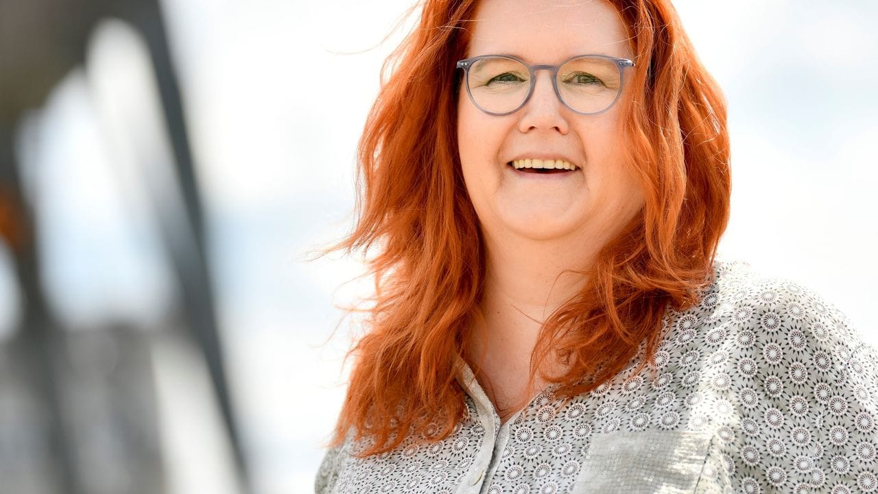 Iris Rutjes-Felsecker ist selbstständige Binnenschifferin und betreibt mit ihrer Familie ein Binnenschiffunternehmen.