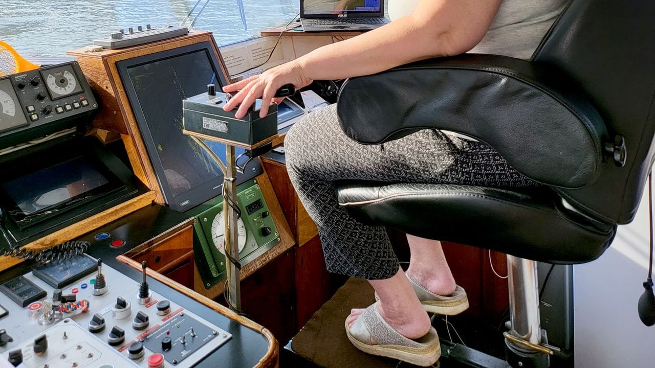 Über ihren Ehemann hat Iris Rutjes-Felsecker ihre Leidenschaft für die Binnenschifffahrt entdeckt.