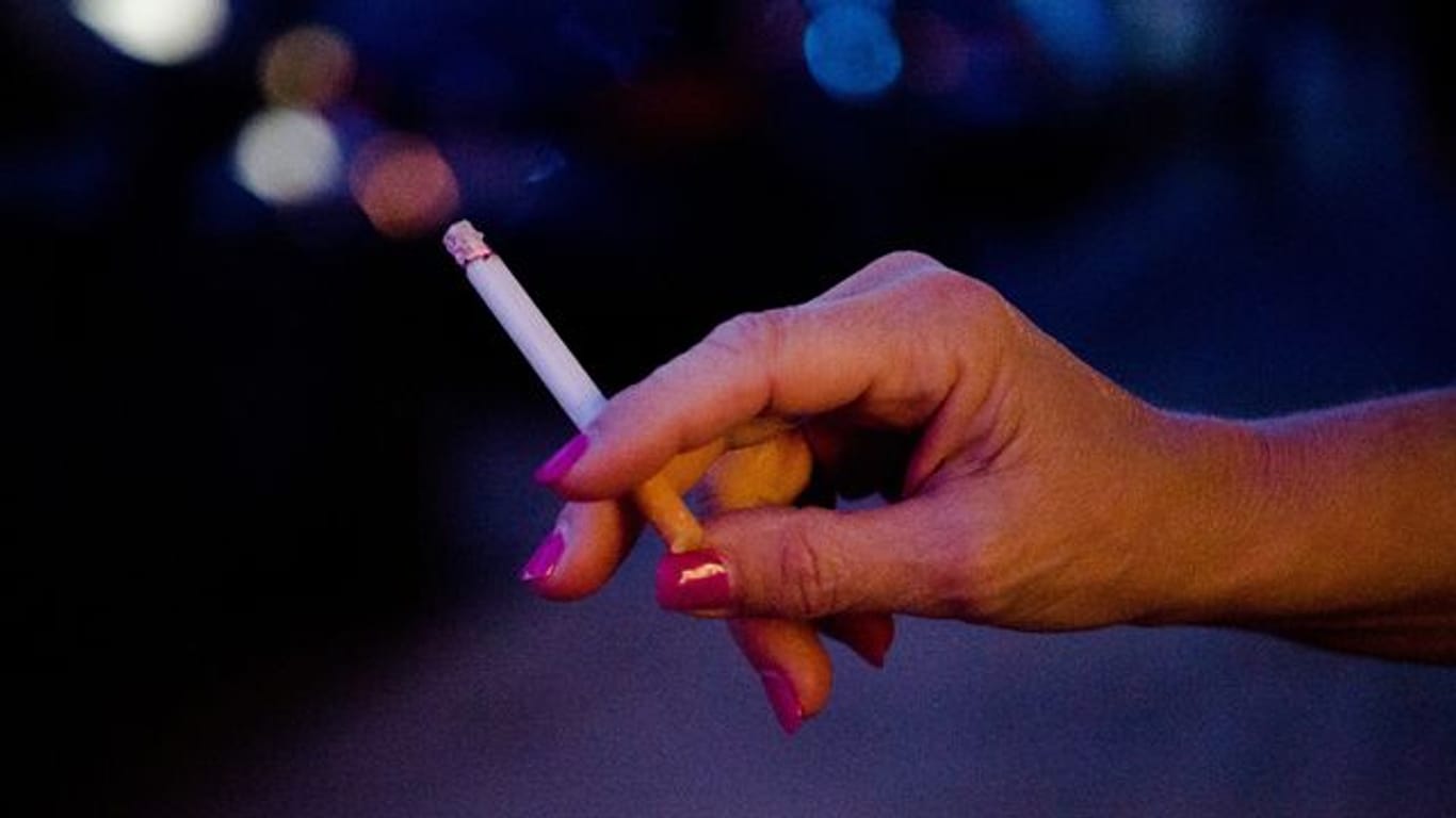Folgen des Rauchens: Vor allem Krebserkrankungen führten bei Rauchern 2020 häufig zum Tod.